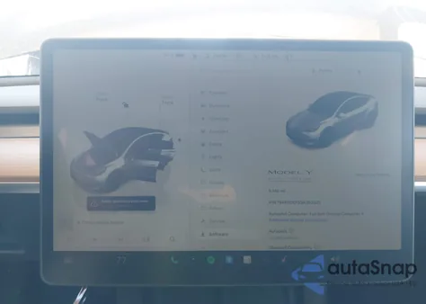 2025 Tesla Model Y Performance Dual Motor All-Wheel Drive z USA, uszkodzony, nr VIN 7SAYGDEF5SA353325